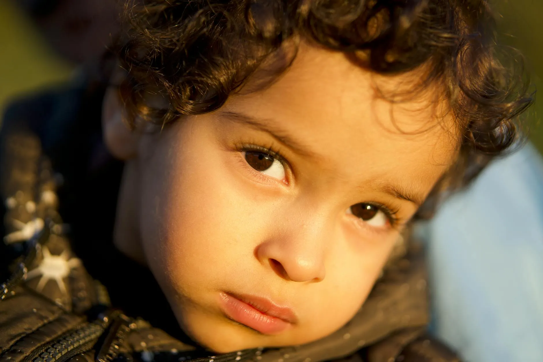 Portret van een kind buiten